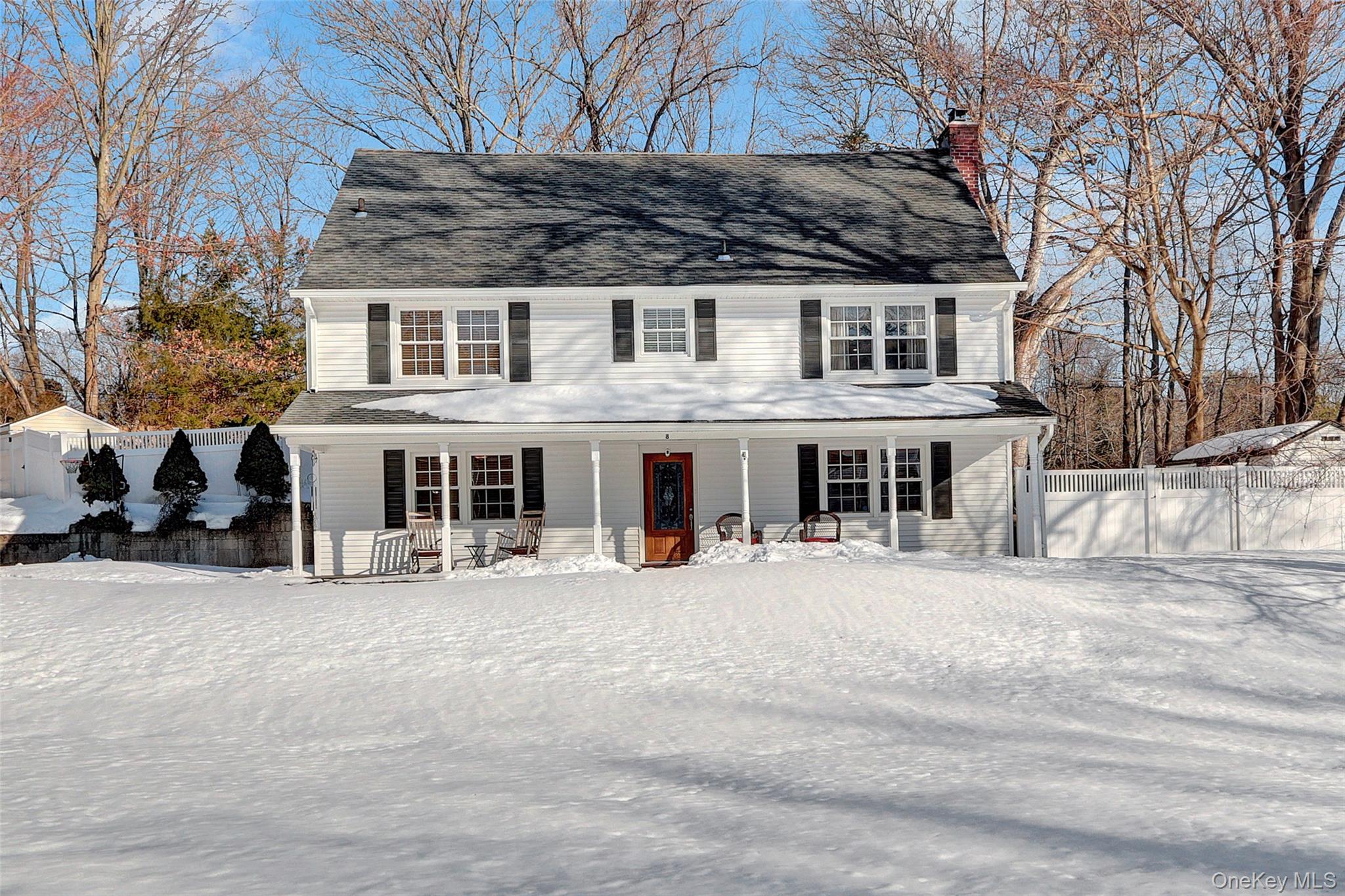 8 Noel Place, Smithtown, NY 11787