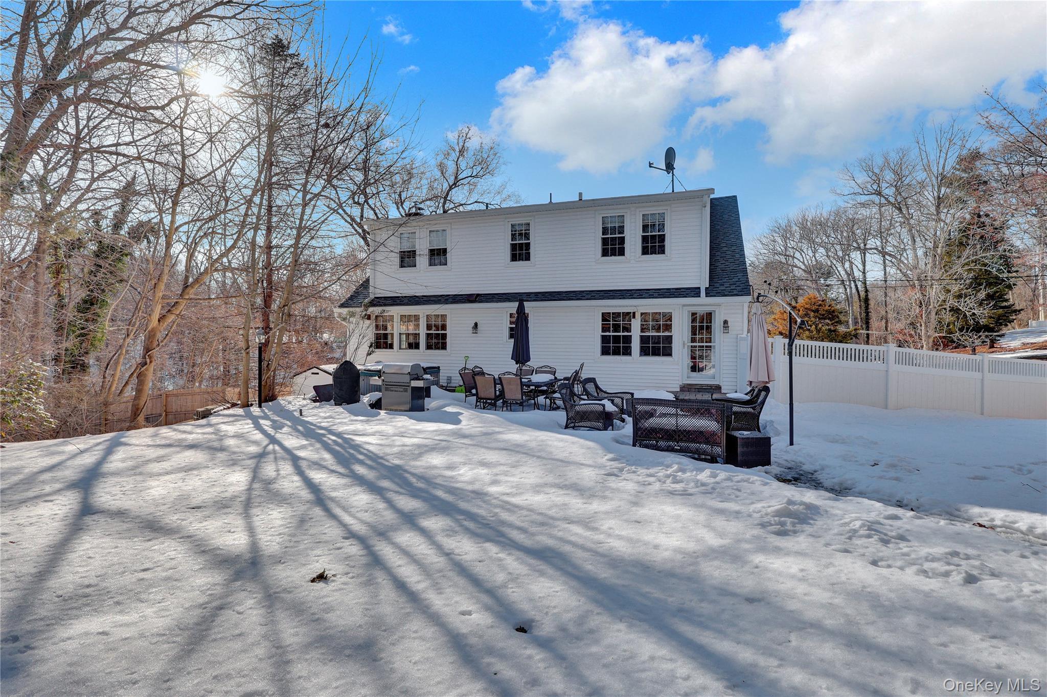 8 Noel Place, Smithtown, NY 11787