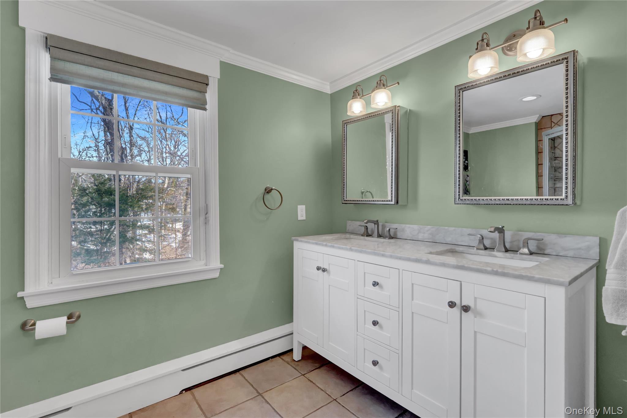 8 Noel Place, Smithtown, NY 11787