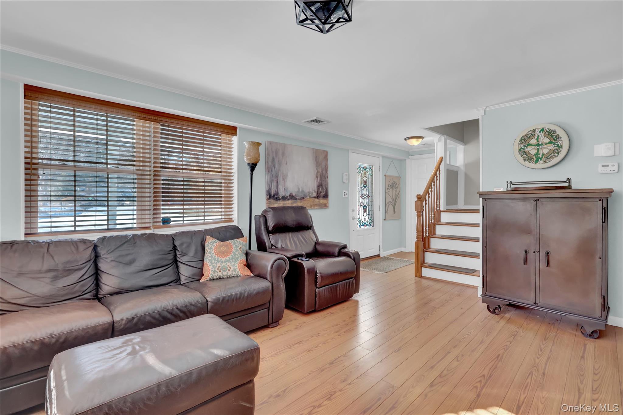 8 Noel Place, Smithtown, NY 11787