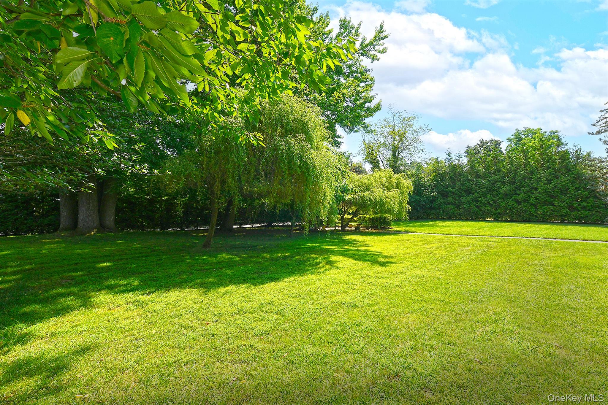 2 Cherrywood Lane, Port Washington, NY 11050