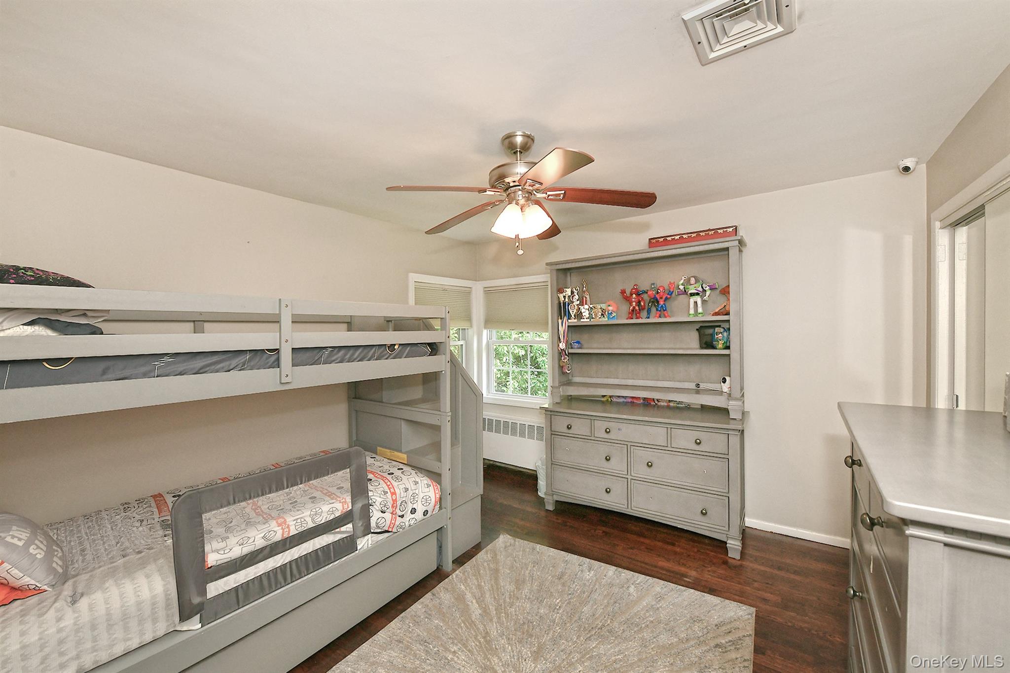 2 Cherrywood Lane, Port Washington, NY 11050