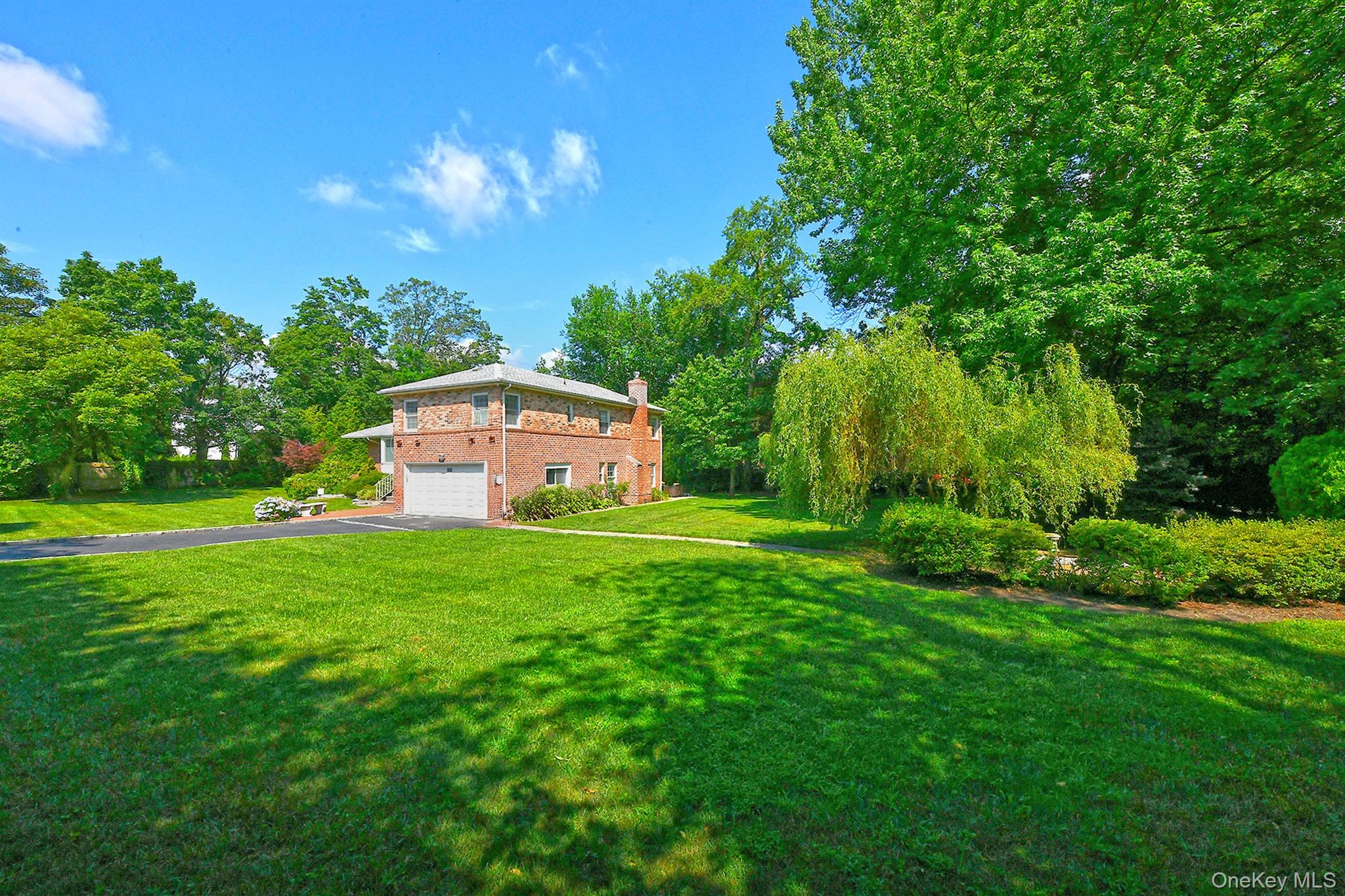 2 Cherrywood Lane, Port Washington, NY 11050