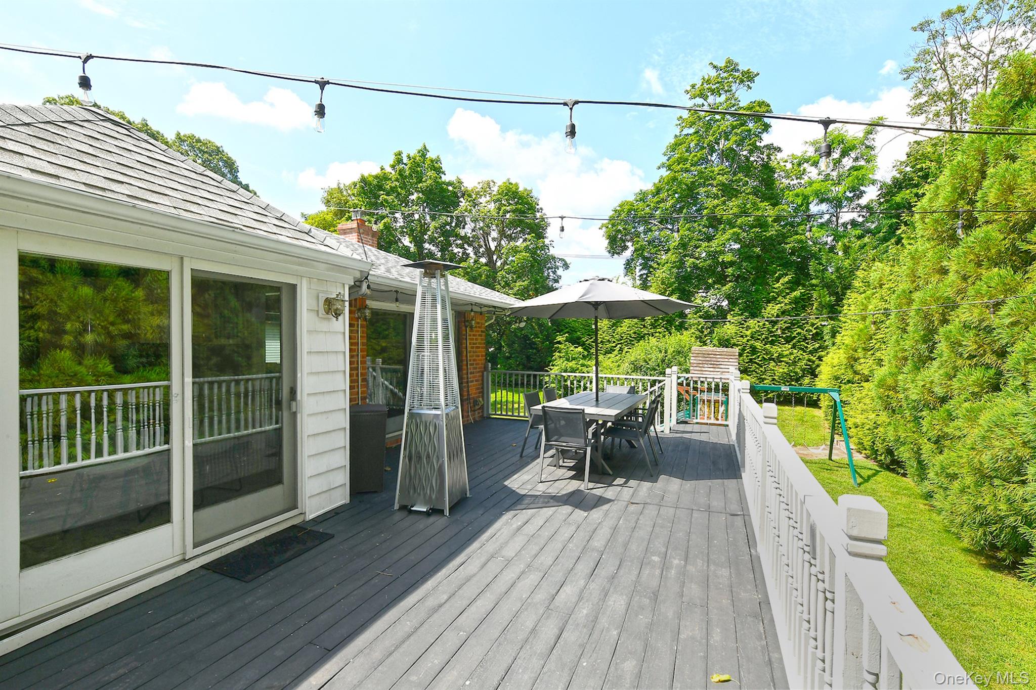 2 Cherrywood Lane, Port Washington, NY 11050