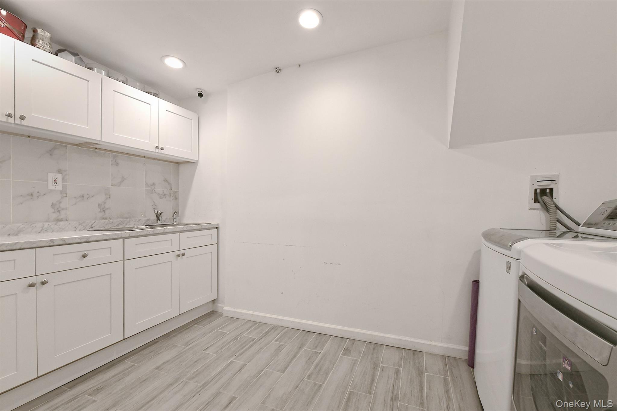 2 Cherrywood Lane, Port Washington, NY 11050