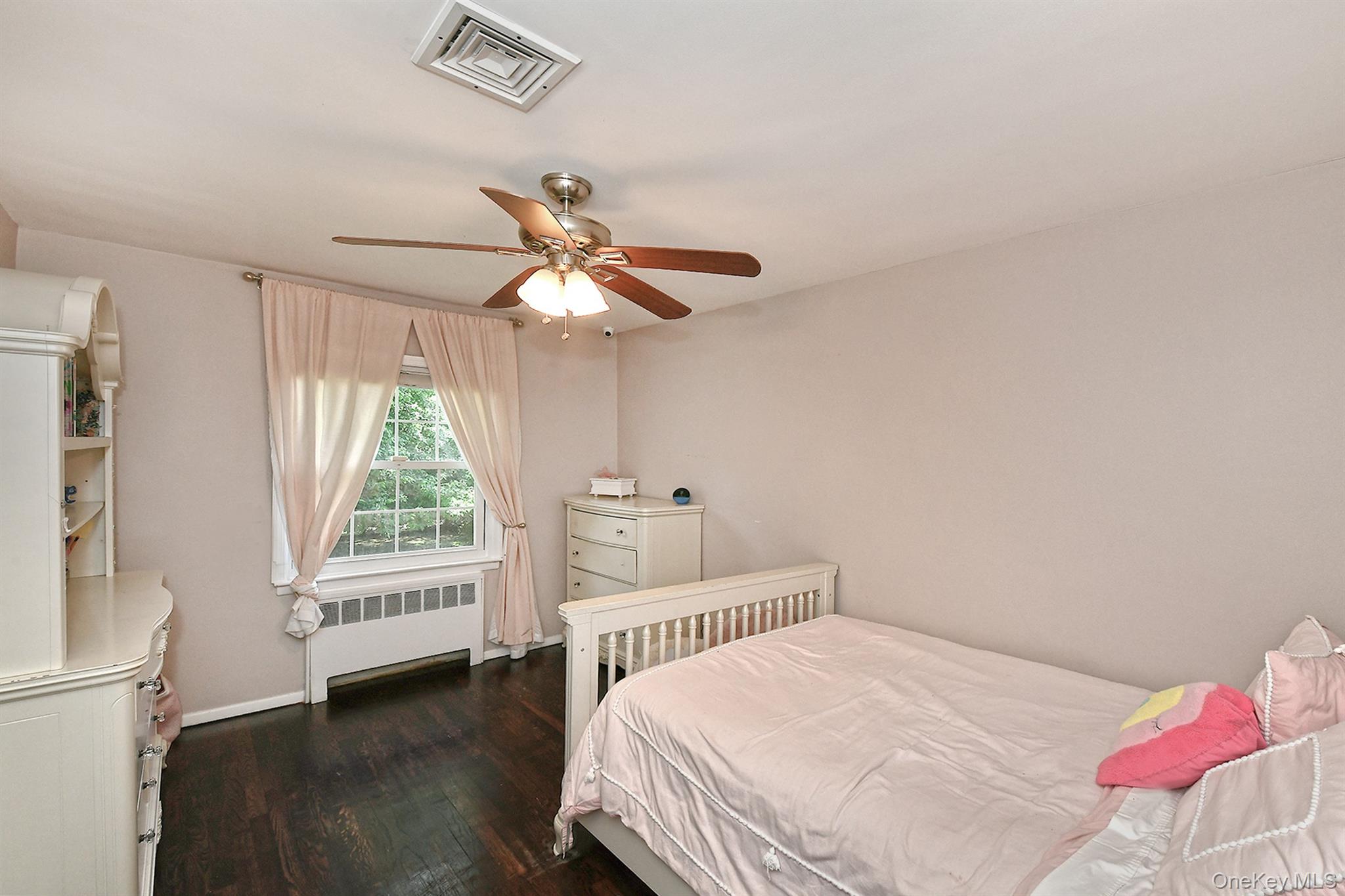 2 Cherrywood Lane, Port Washington, NY 11050