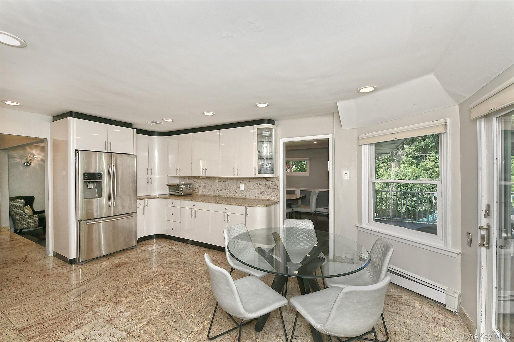 2 Cherrywood Lane, Port Washington, NY 11050