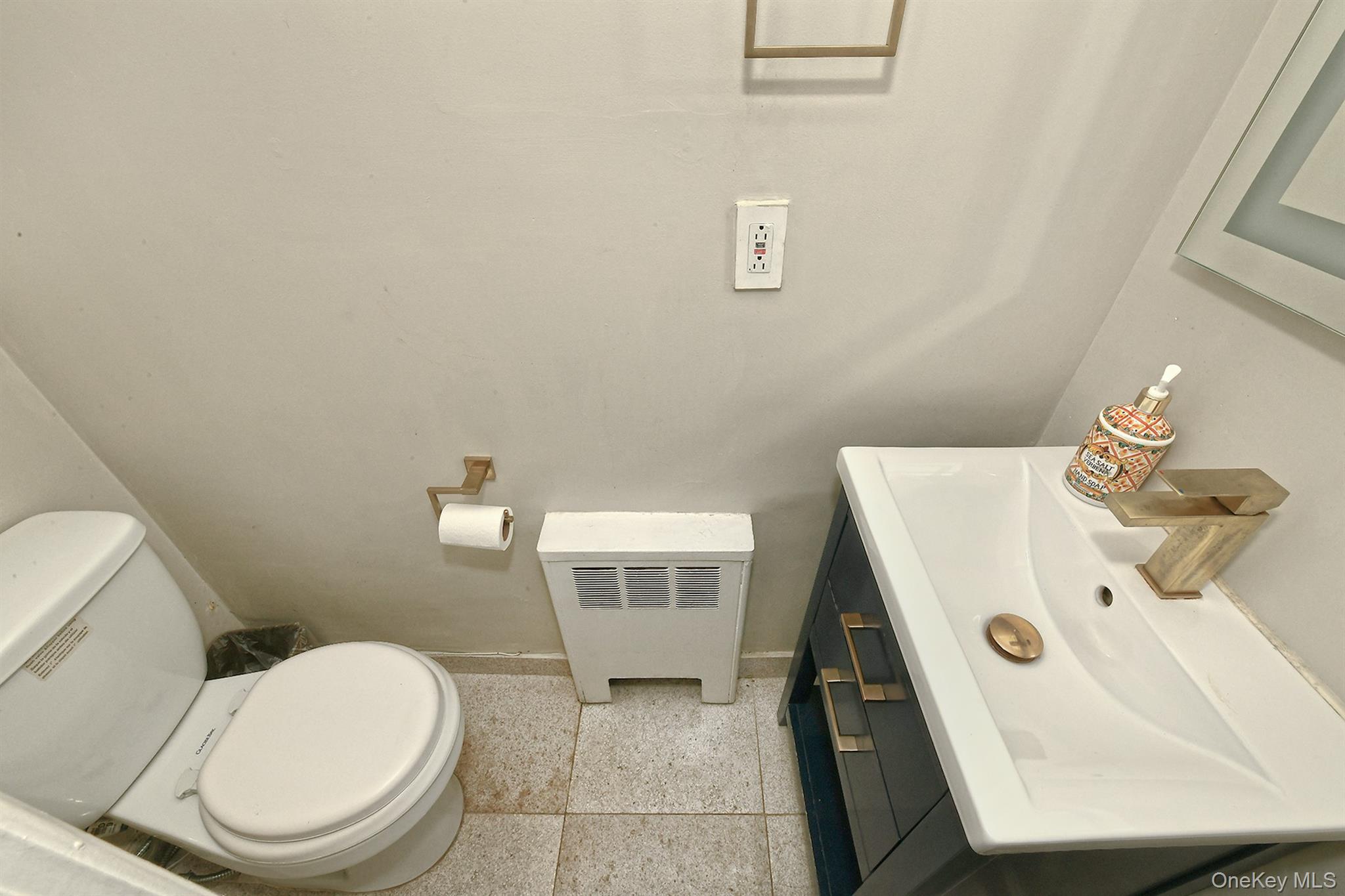 2 Cherrywood Lane, Port Washington, NY 11050