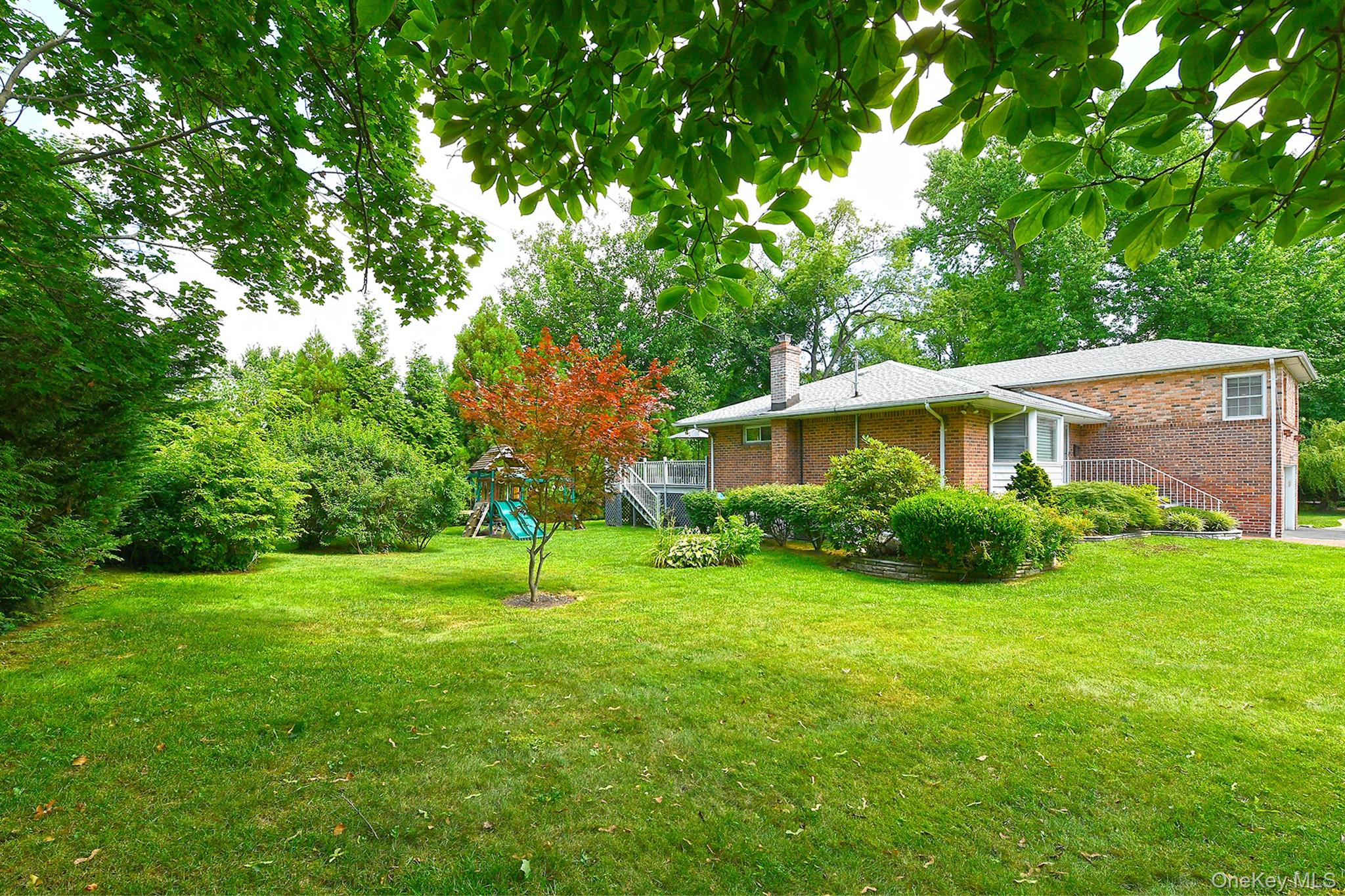 2 Cherrywood Lane, Port Washington, NY 11050