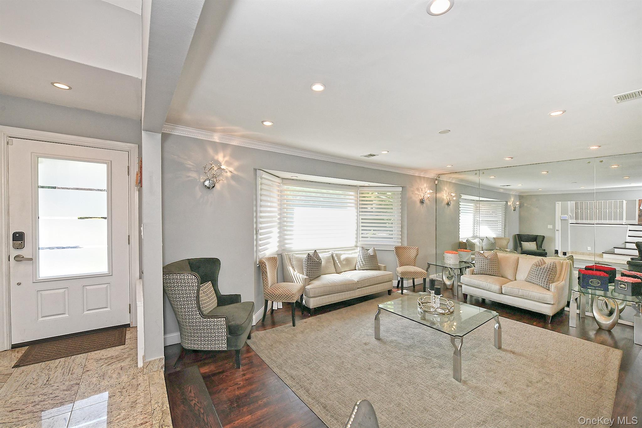 2 Cherrywood Lane, Port Washington, NY 11050