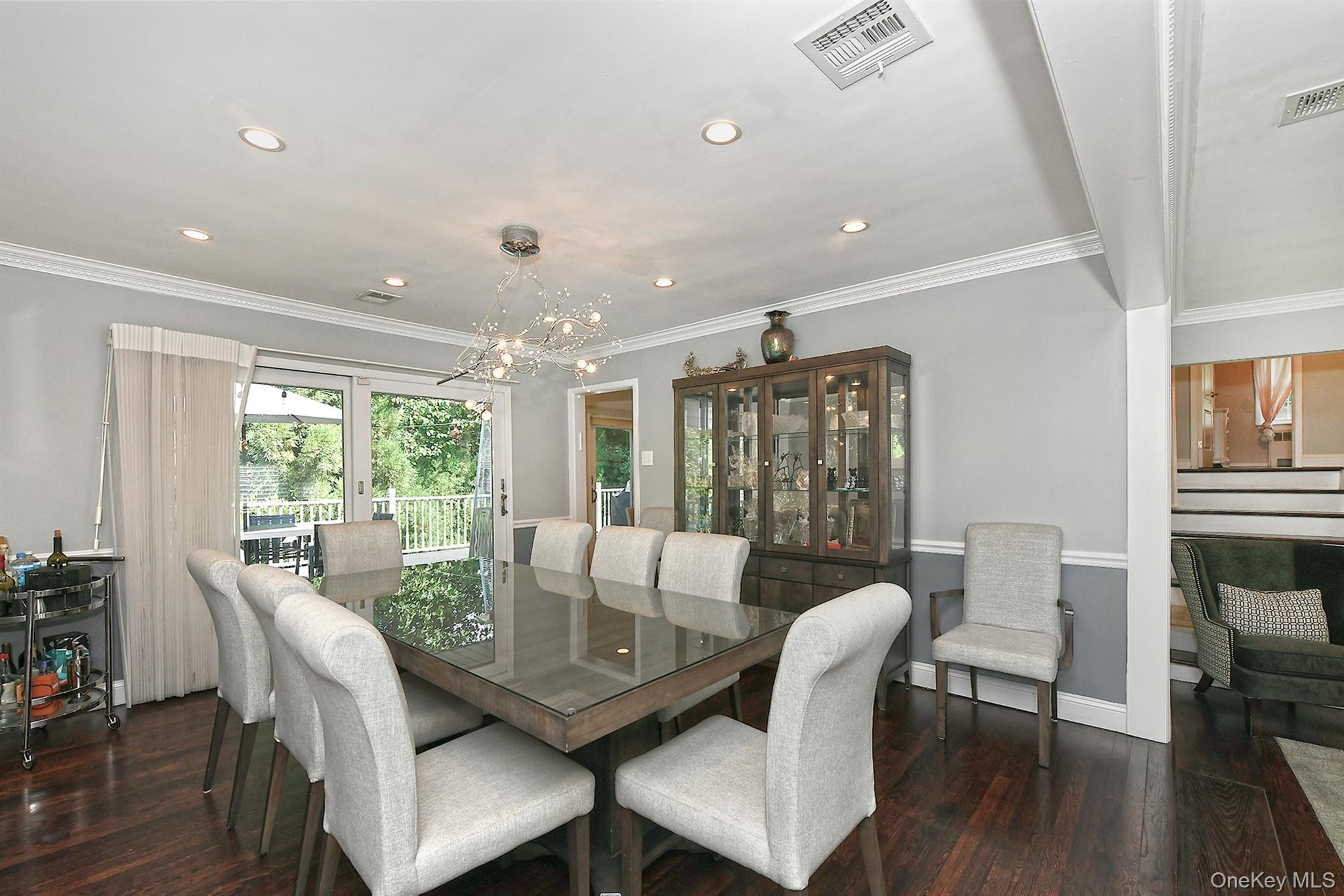 2 Cherrywood Lane, Port Washington, NY 11050