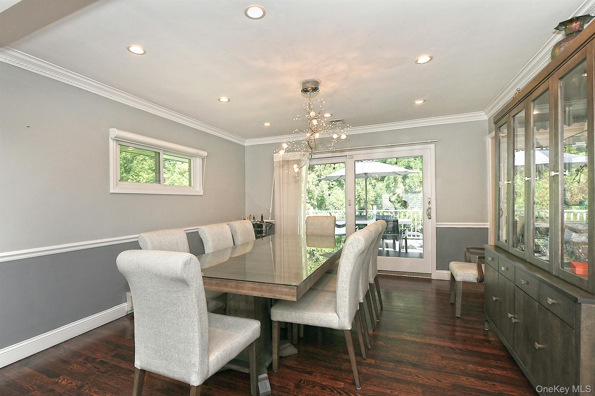 2 Cherrywood Lane, Port Washington, NY 11050