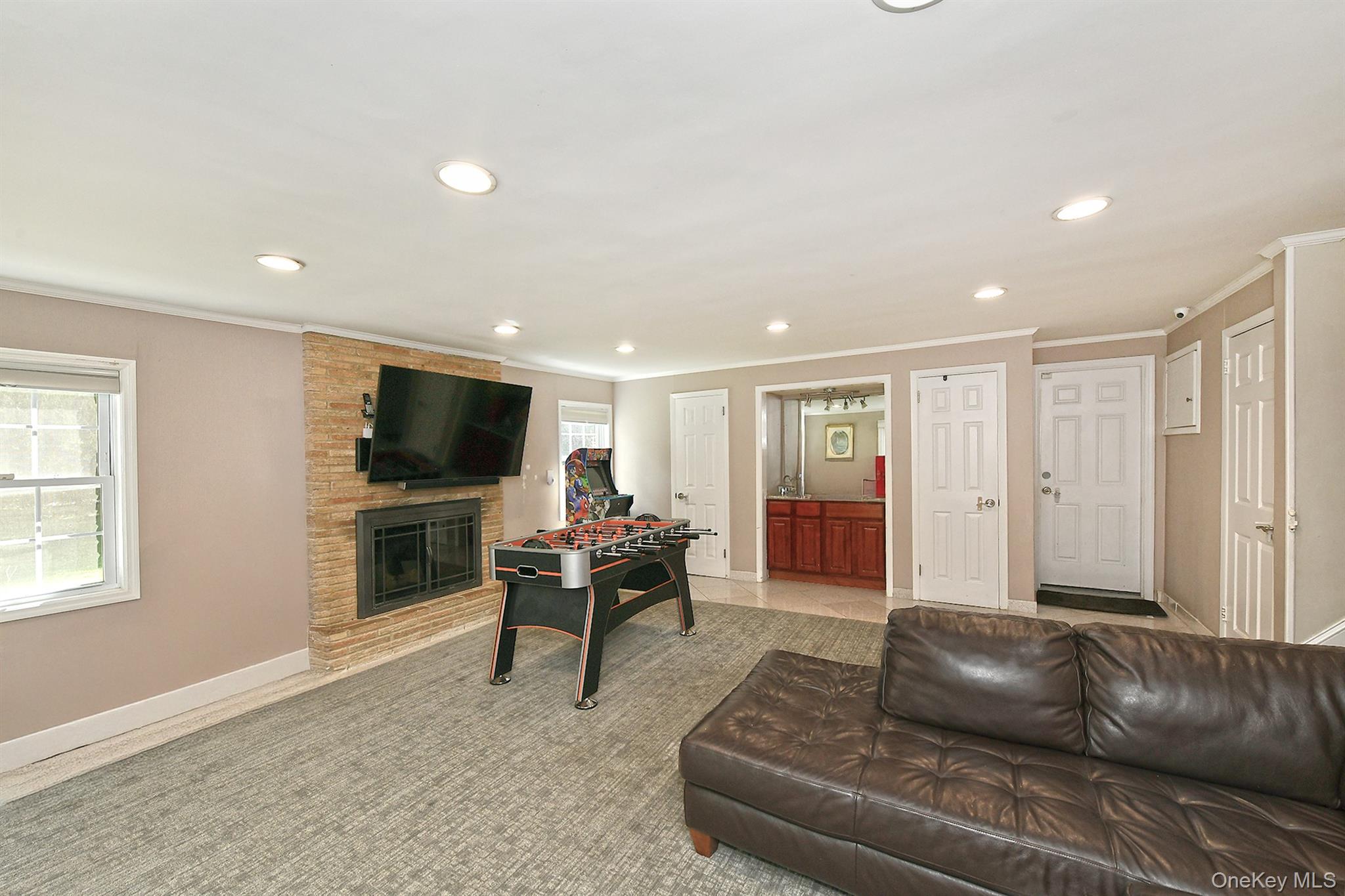 2 Cherrywood Lane, Port Washington, NY 11050