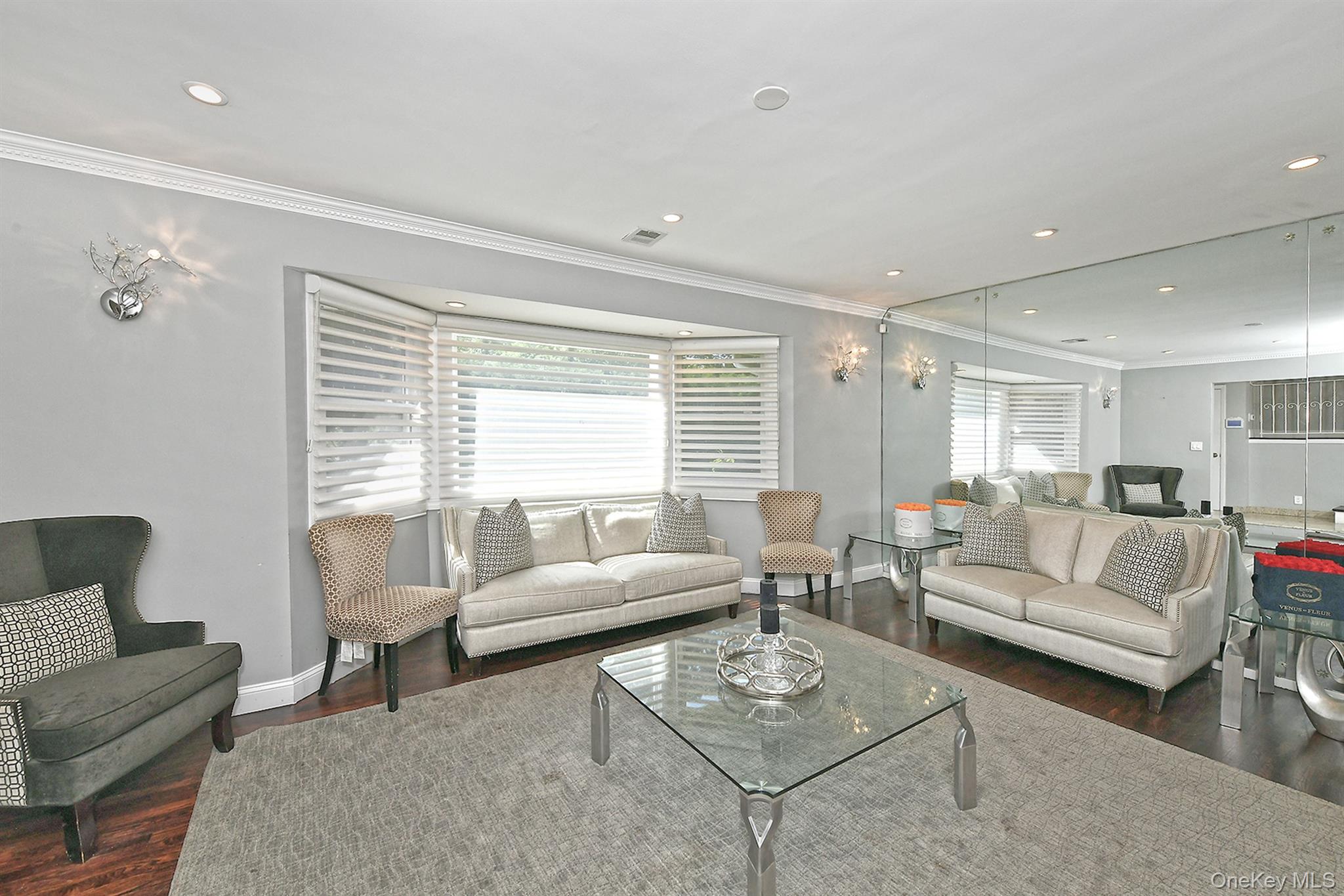 2 Cherrywood Lane, Port Washington, NY 11050