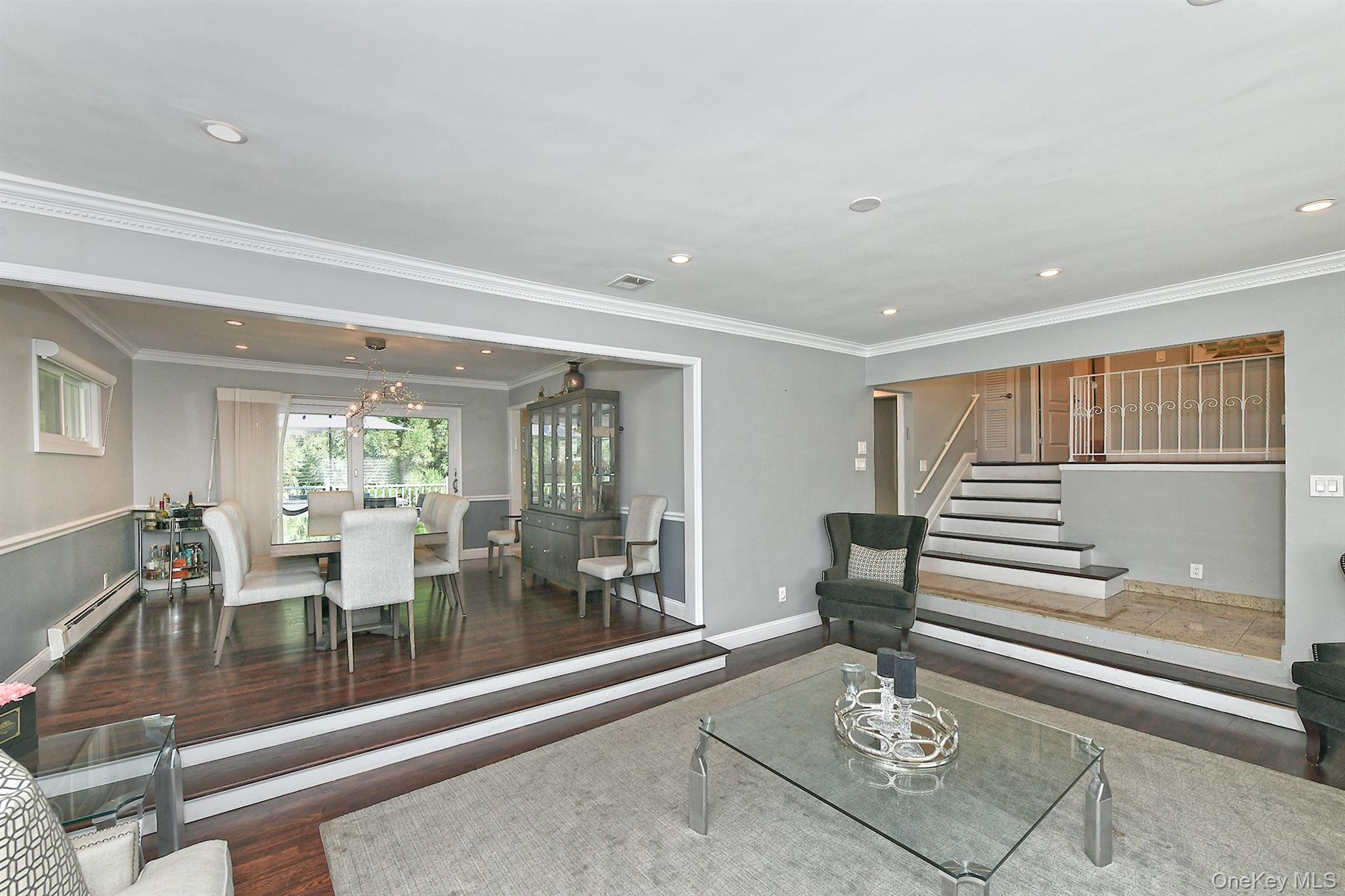 2 Cherrywood Lane, Port Washington, NY 11050