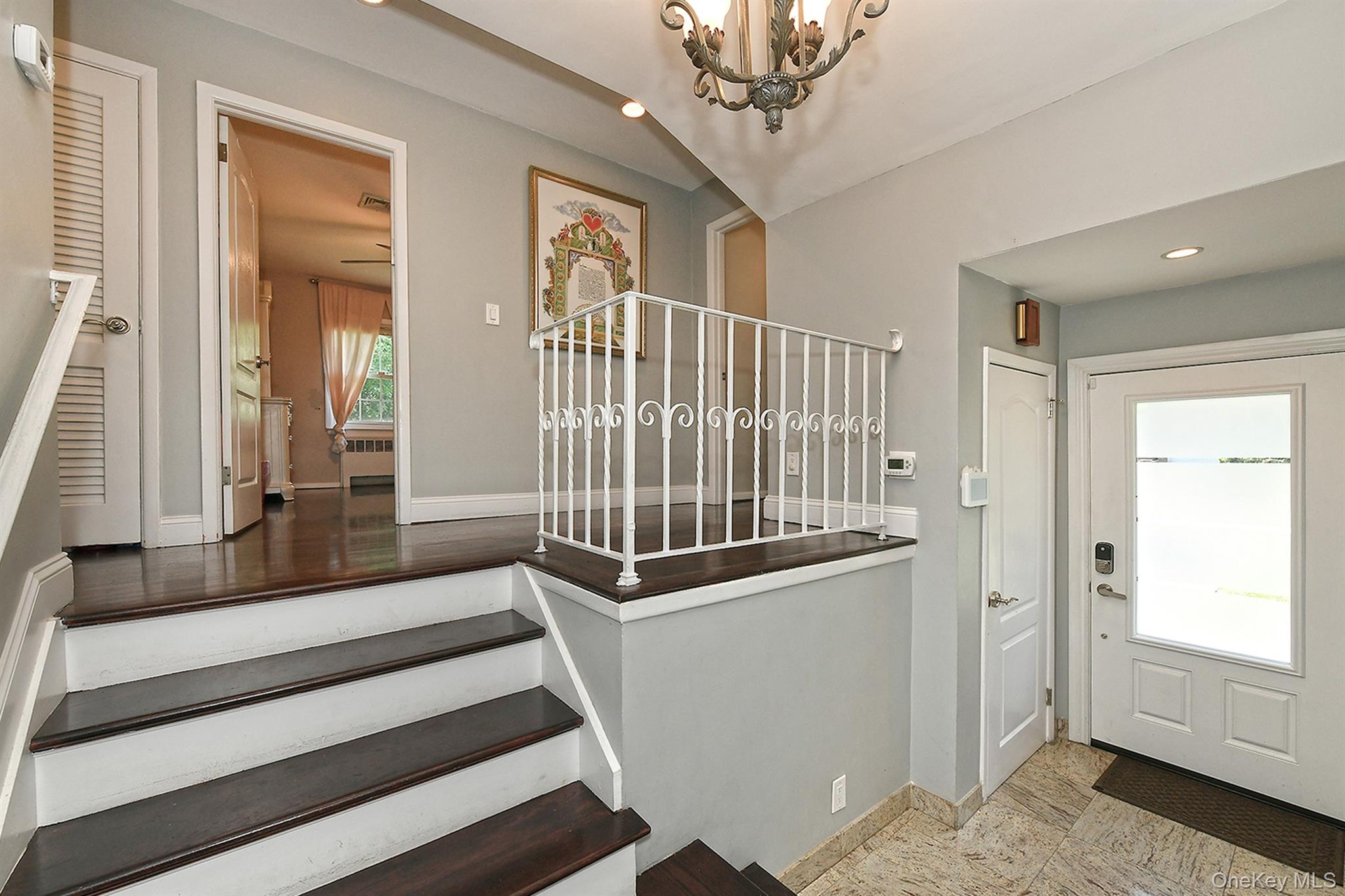 2 Cherrywood Lane, Port Washington, NY 11050