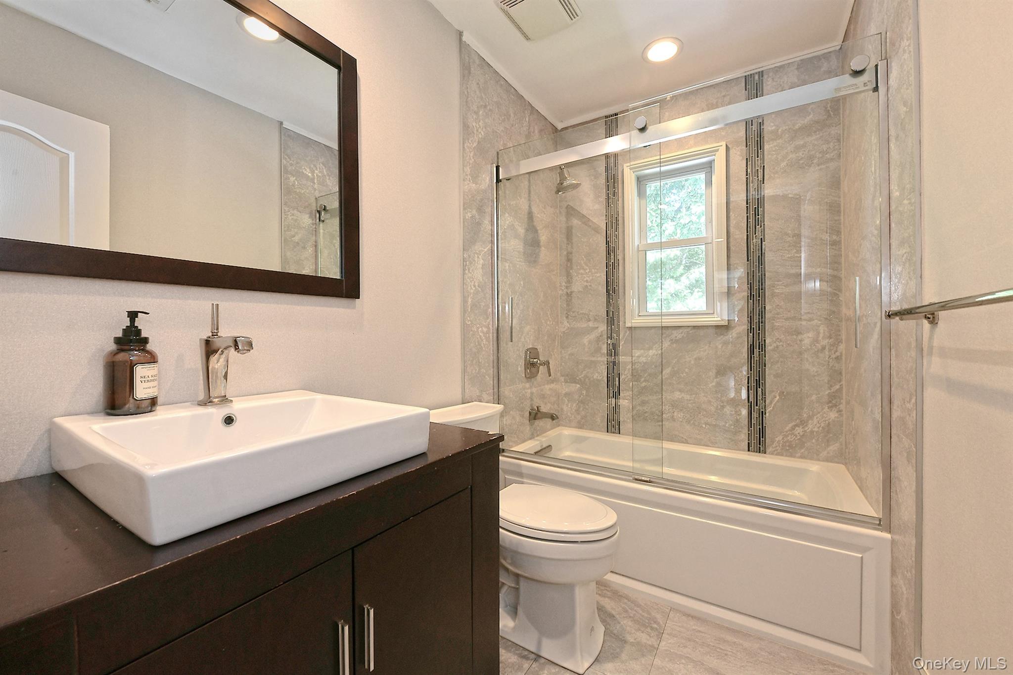 2 Cherrywood Lane, Port Washington, NY 11050