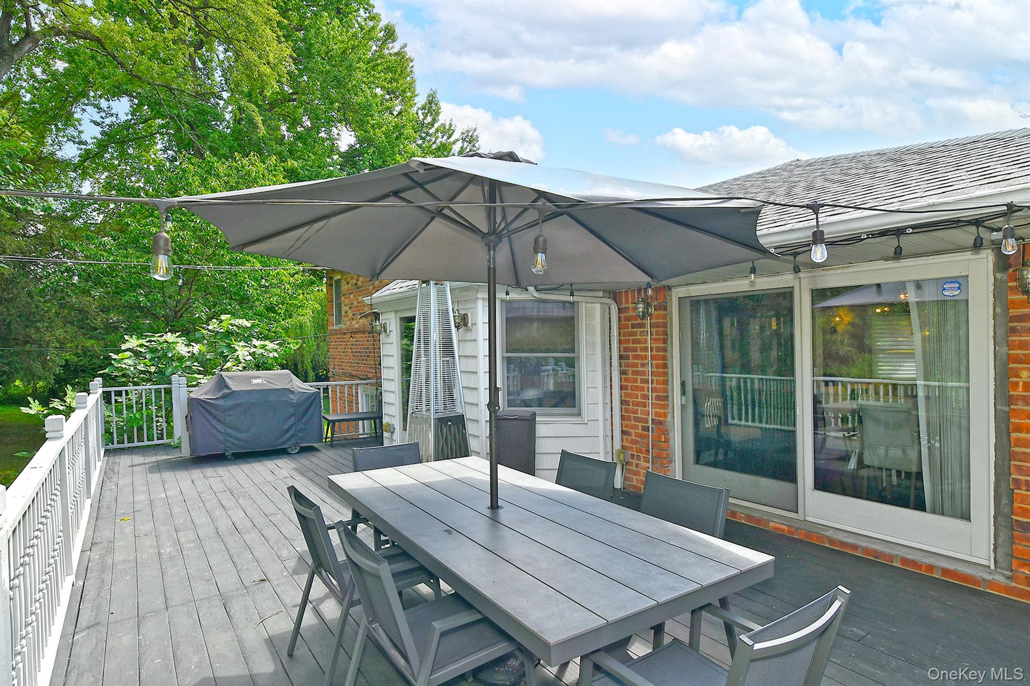 2 Cherrywood Lane, Port Washington, NY 11050