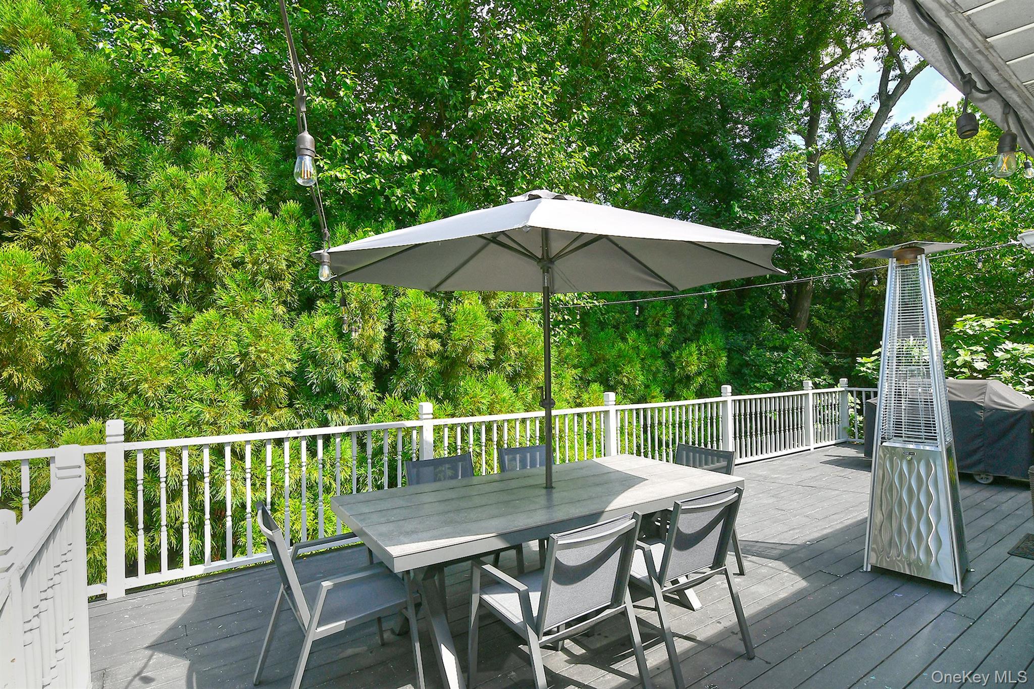 2 Cherrywood Lane, Port Washington, NY 11050