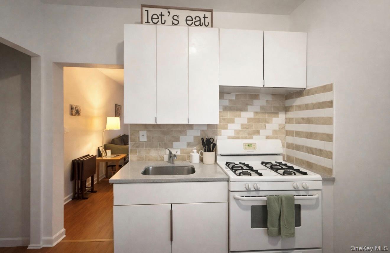 8 Vermont Street, Long Beach, NY 11561