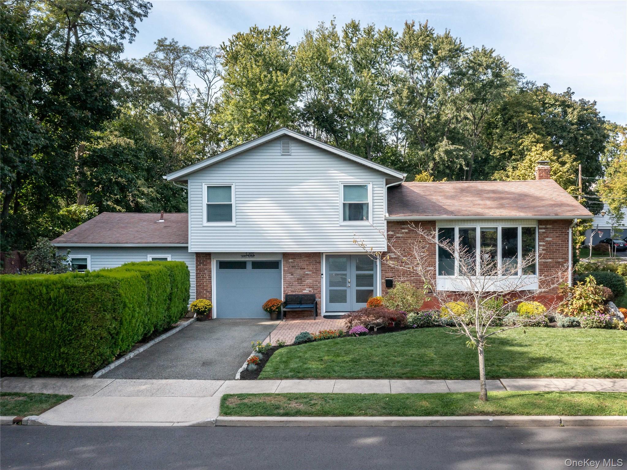 1 James Avenue, Port Washington, NY 11050