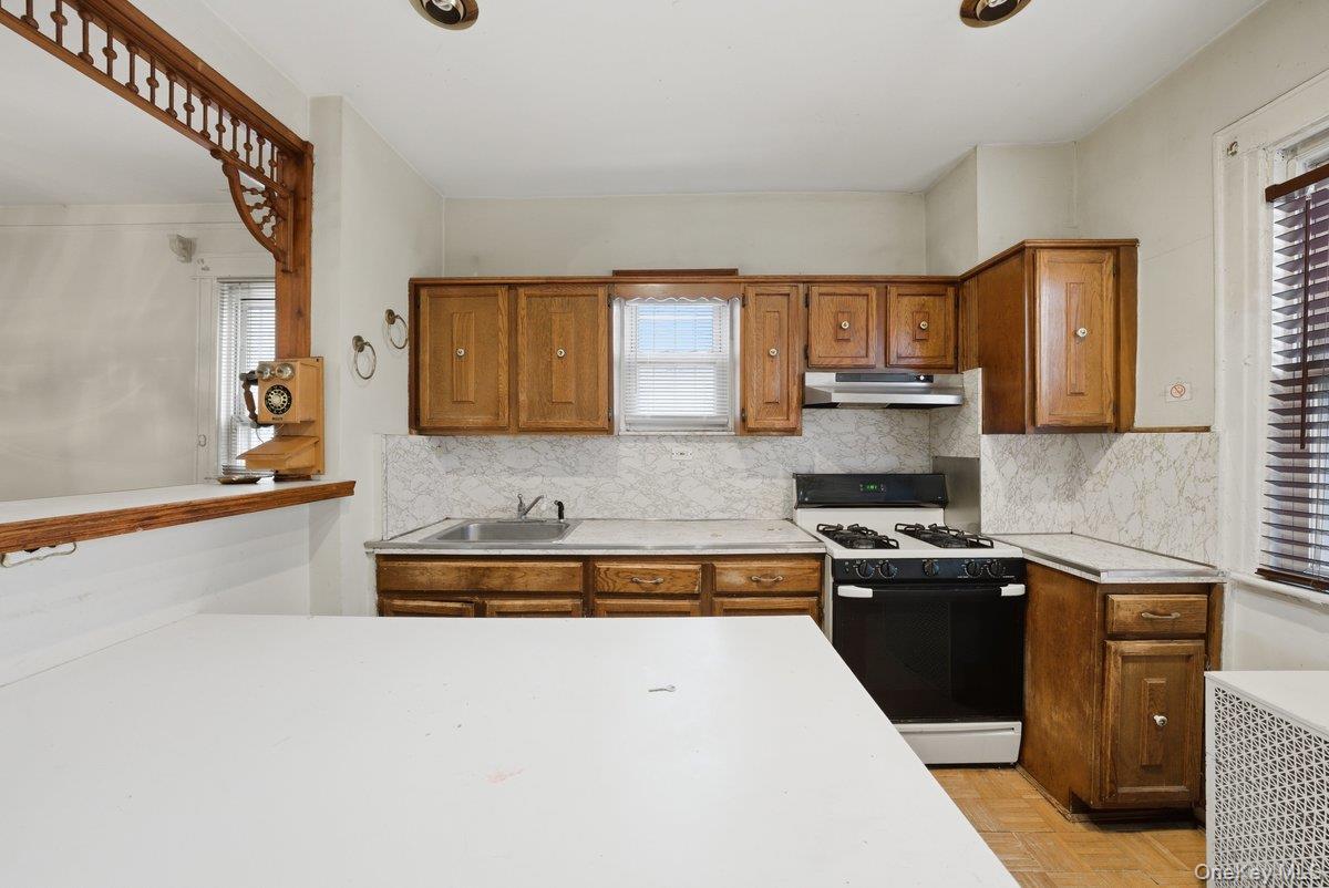 10034 198th Street, Hollis, NY 11423