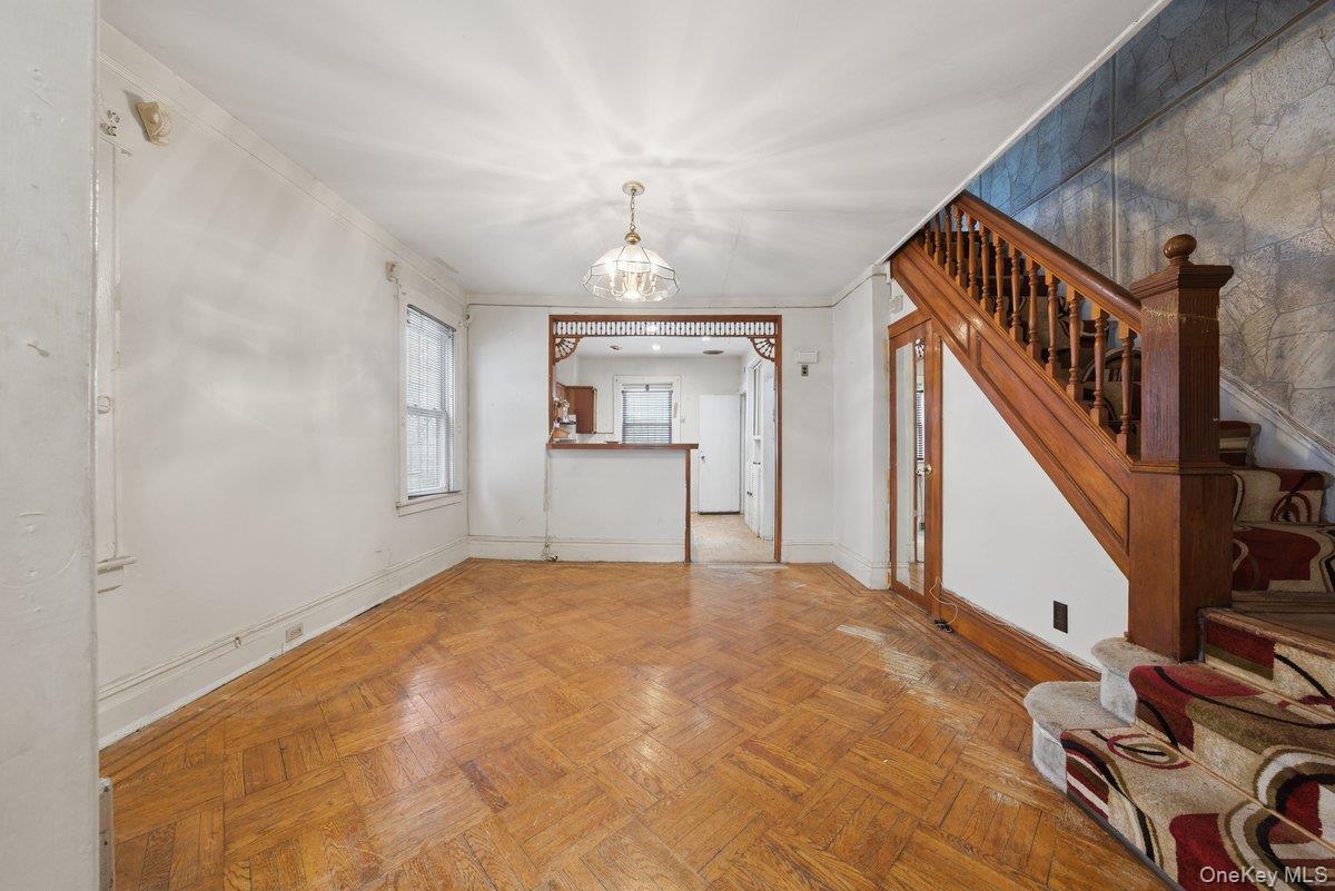 10034 198th Street, Hollis, NY 11423