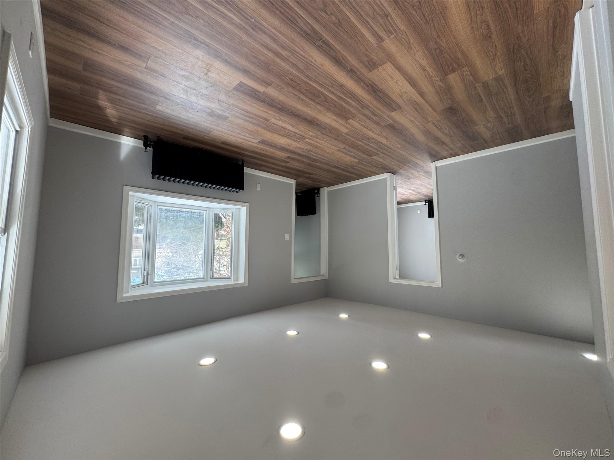 110 Woodside Avenue, Freeport, NY 11520