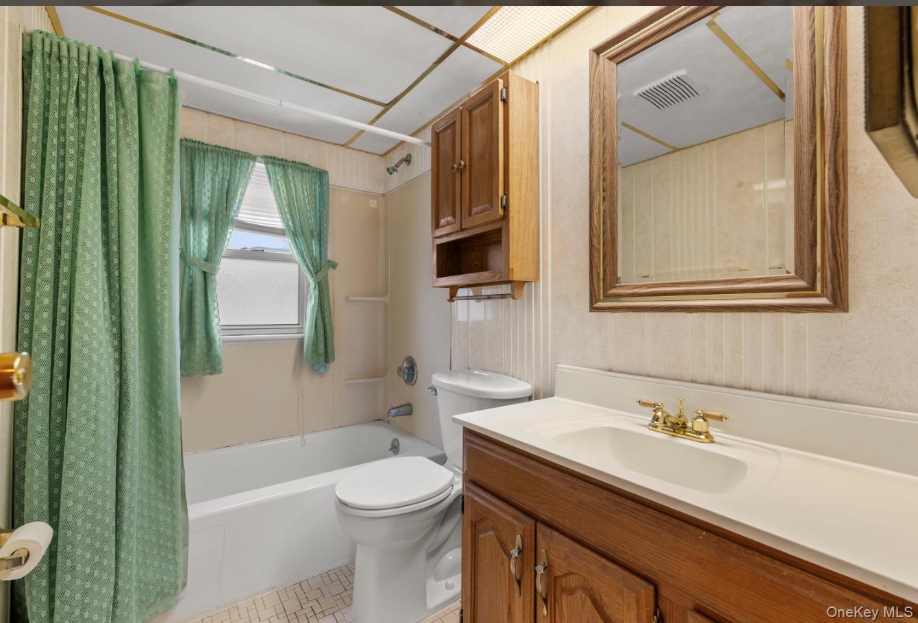 181 Sycamore Avenue, Bethpage, NY 11714