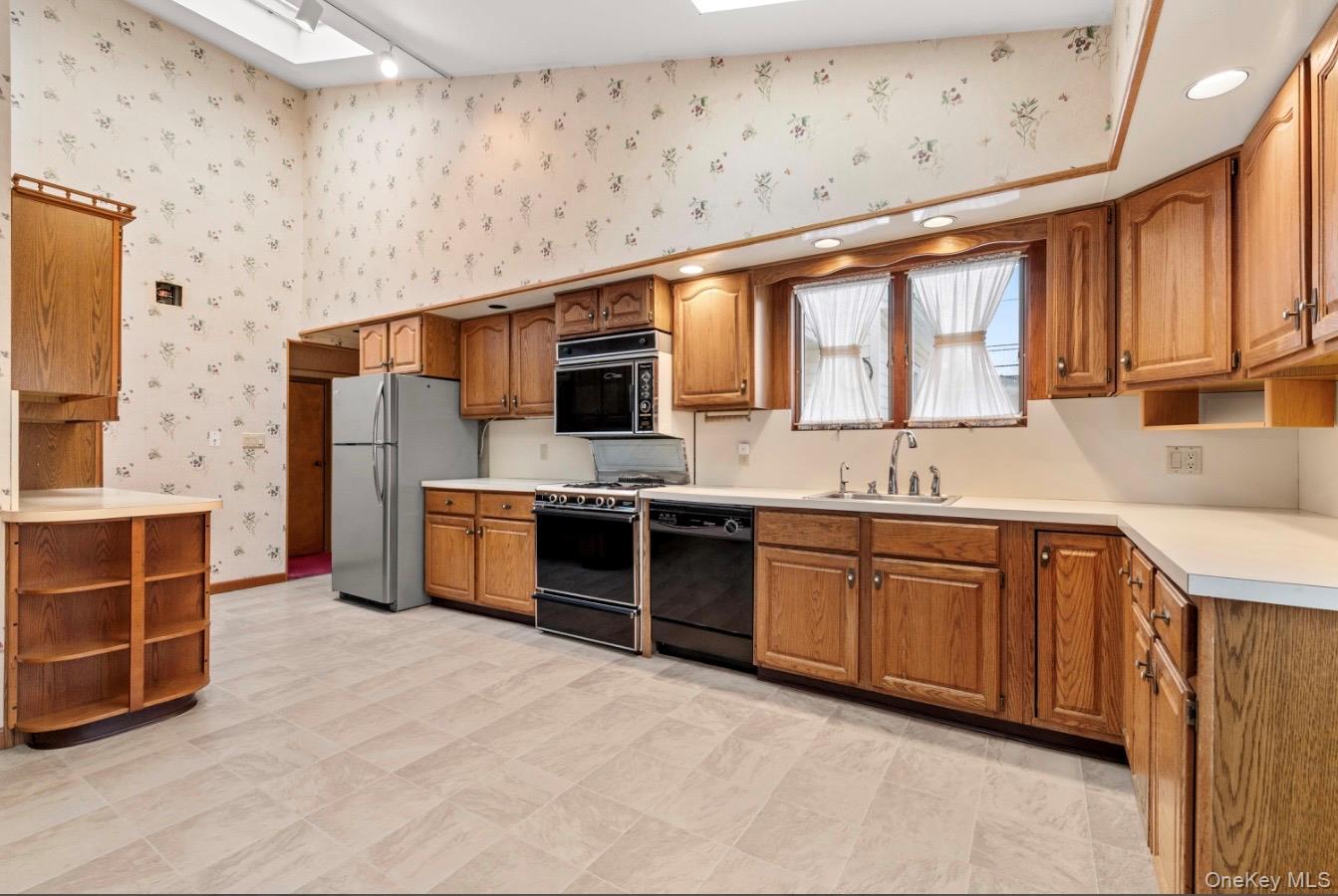 181 Sycamore Avenue, Bethpage, NY 11714