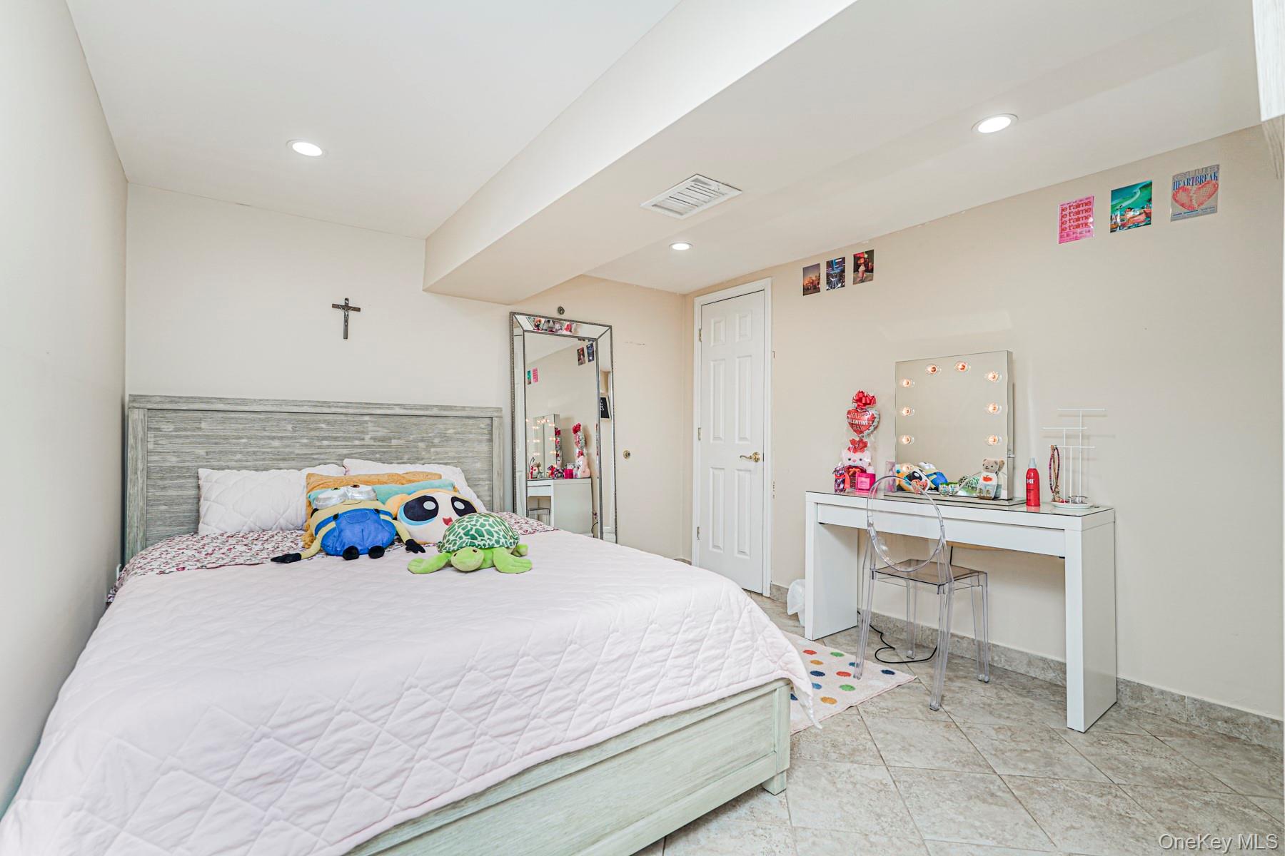 27 Witteman Place, Staten Island, NY 10301