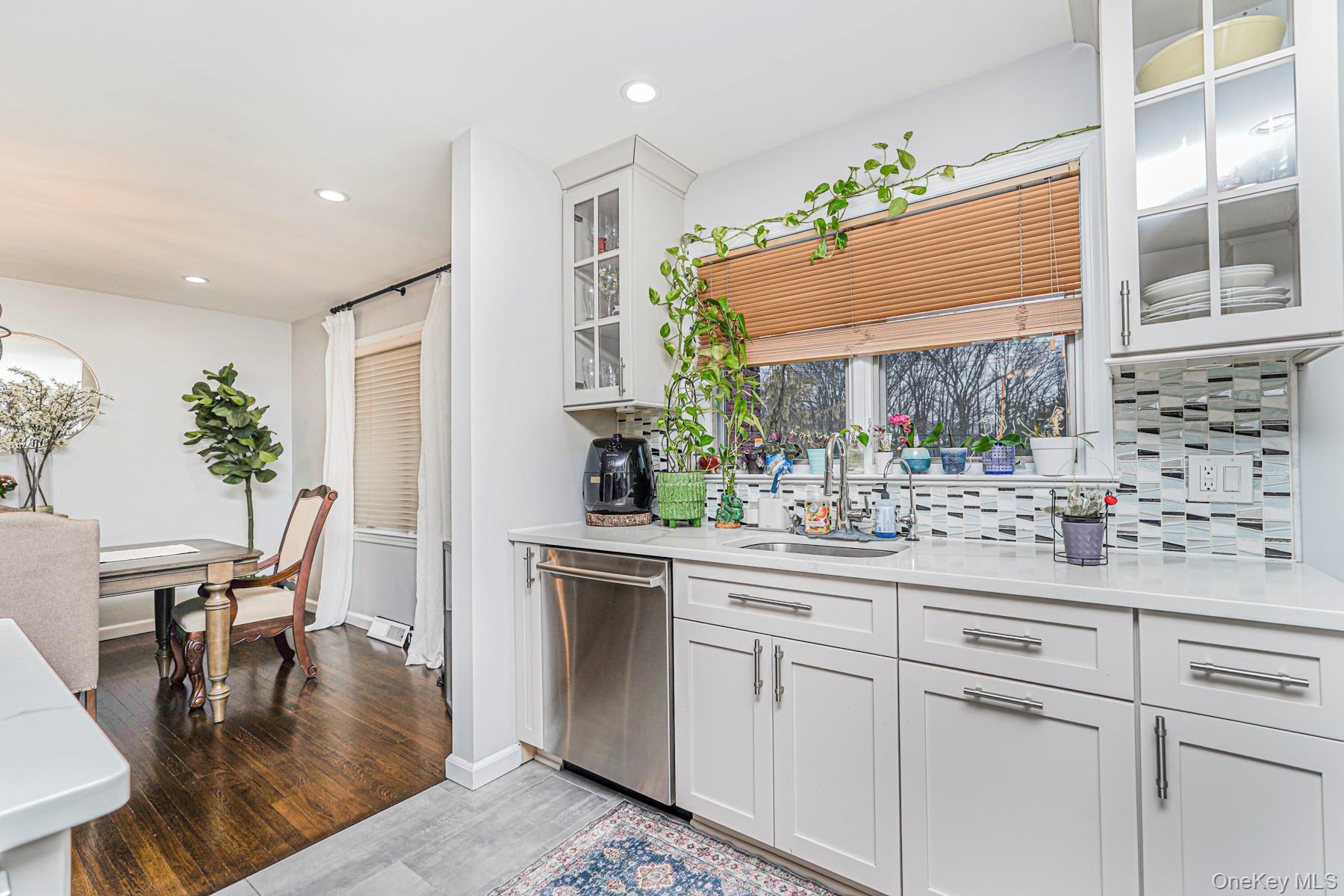 27 Witteman Place, Staten Island, NY 10301