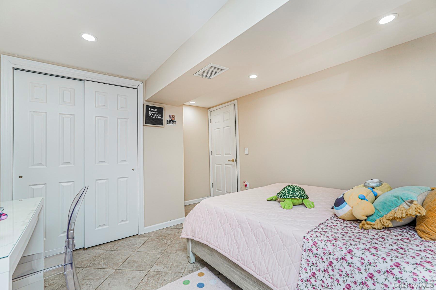 27 Witteman Place, Staten Island, NY 10301