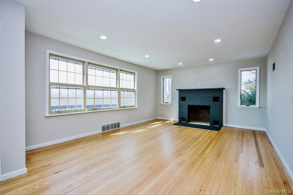 23 Robert Road, Poughkeepsie, NY 12603