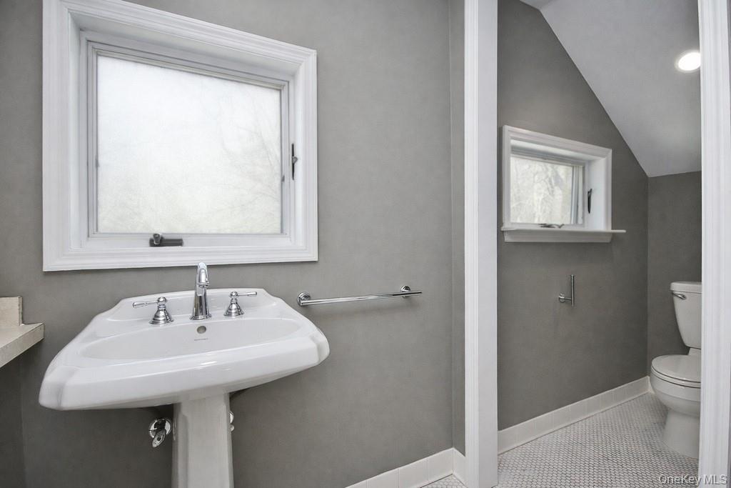 23 Robert Road, Poughkeepsie, NY 12603