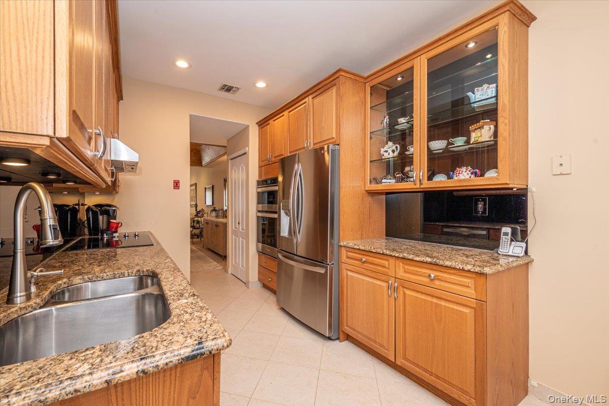 113 Windwatch Drive, Hauppauge, NY 11788