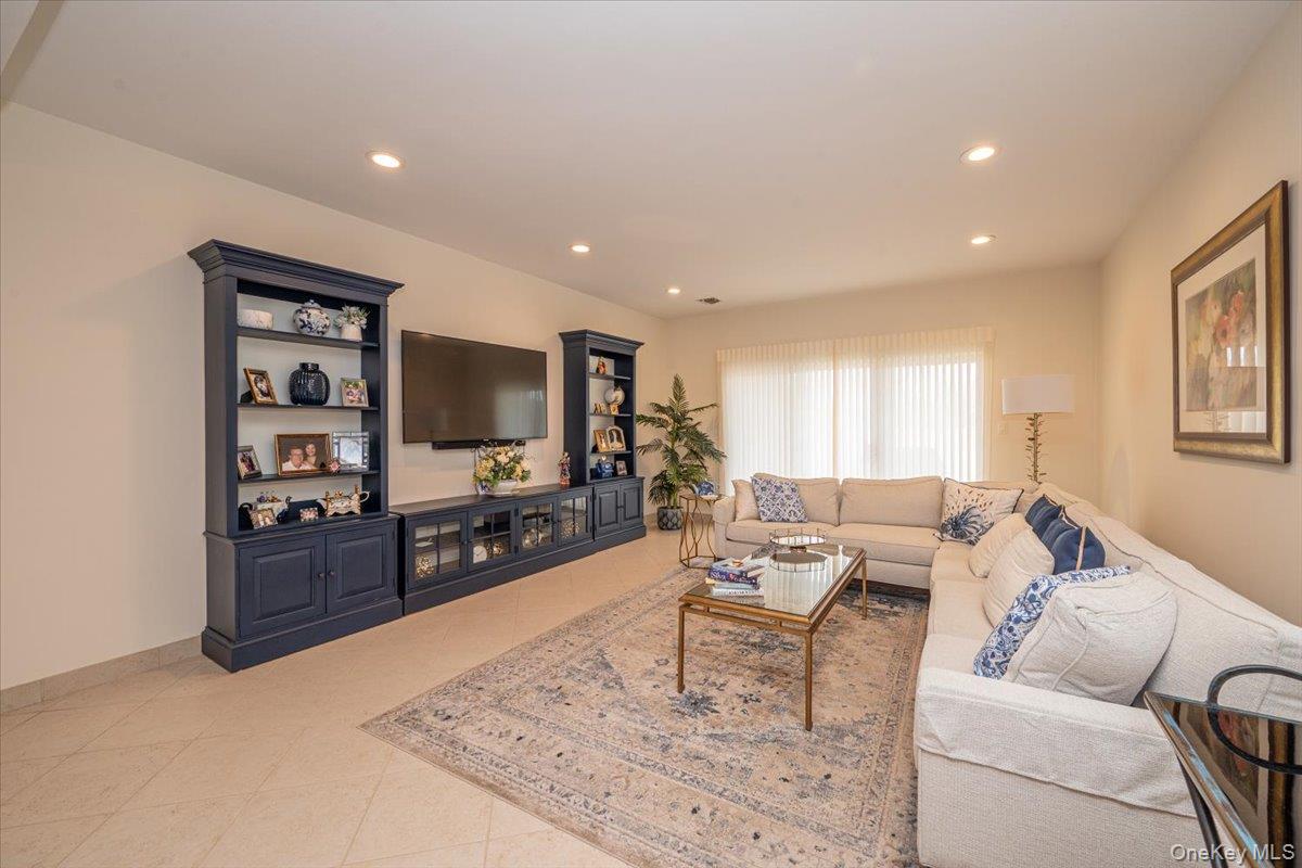 113 Windwatch Drive, Hauppauge, NY 11788