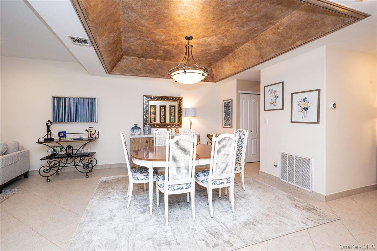 113 Windwatch Drive, Hauppauge, NY 11788