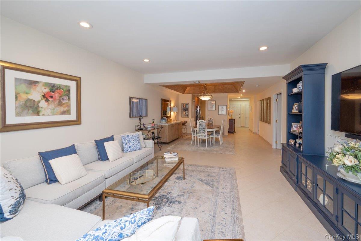 113 Windwatch Drive, Hauppauge, NY 11788