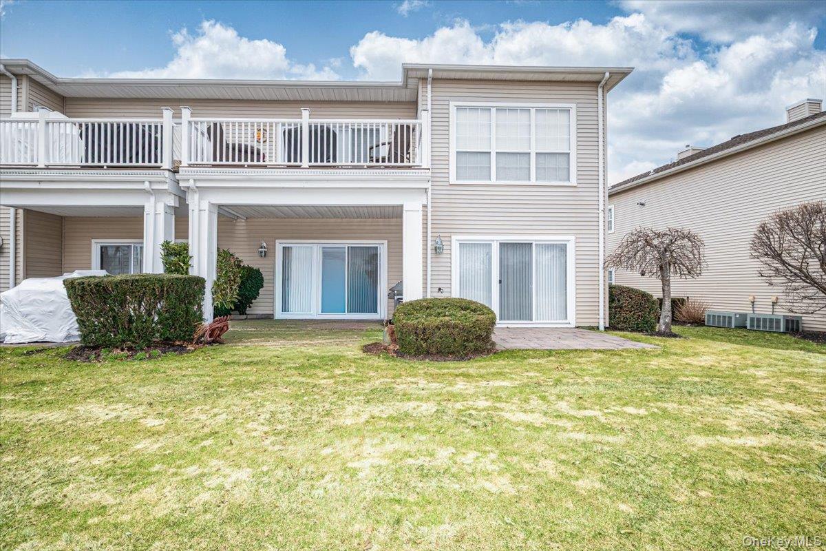 113 Windwatch Drive, Hauppauge, NY 11788