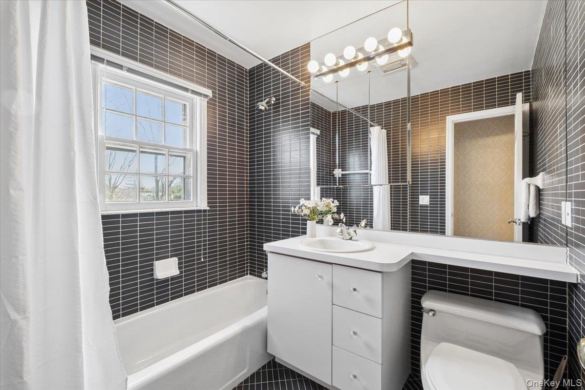 1 Normandy Lane, Scarsdale, NY 10583