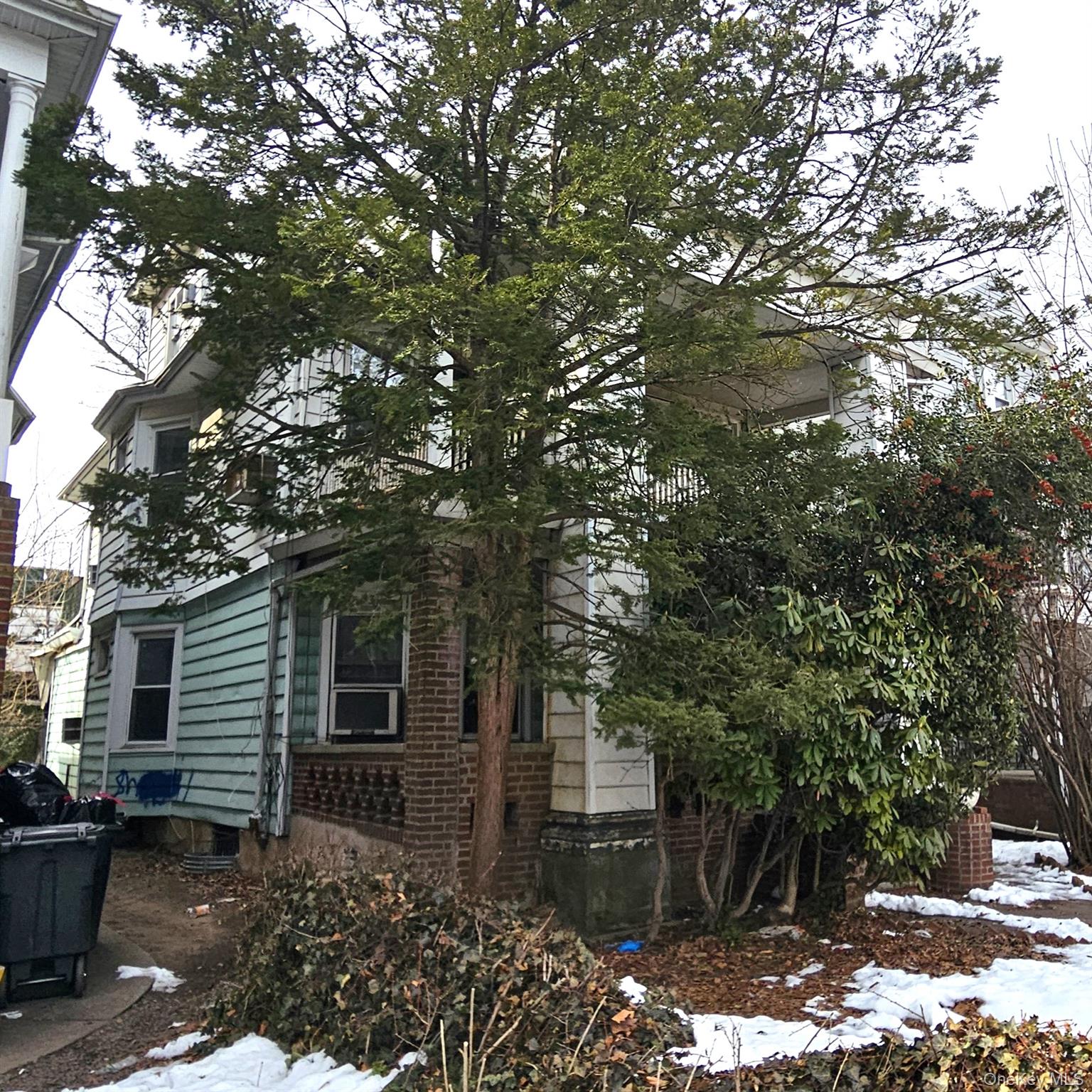 596 E 8th Street, Brooklyn, NY 11218