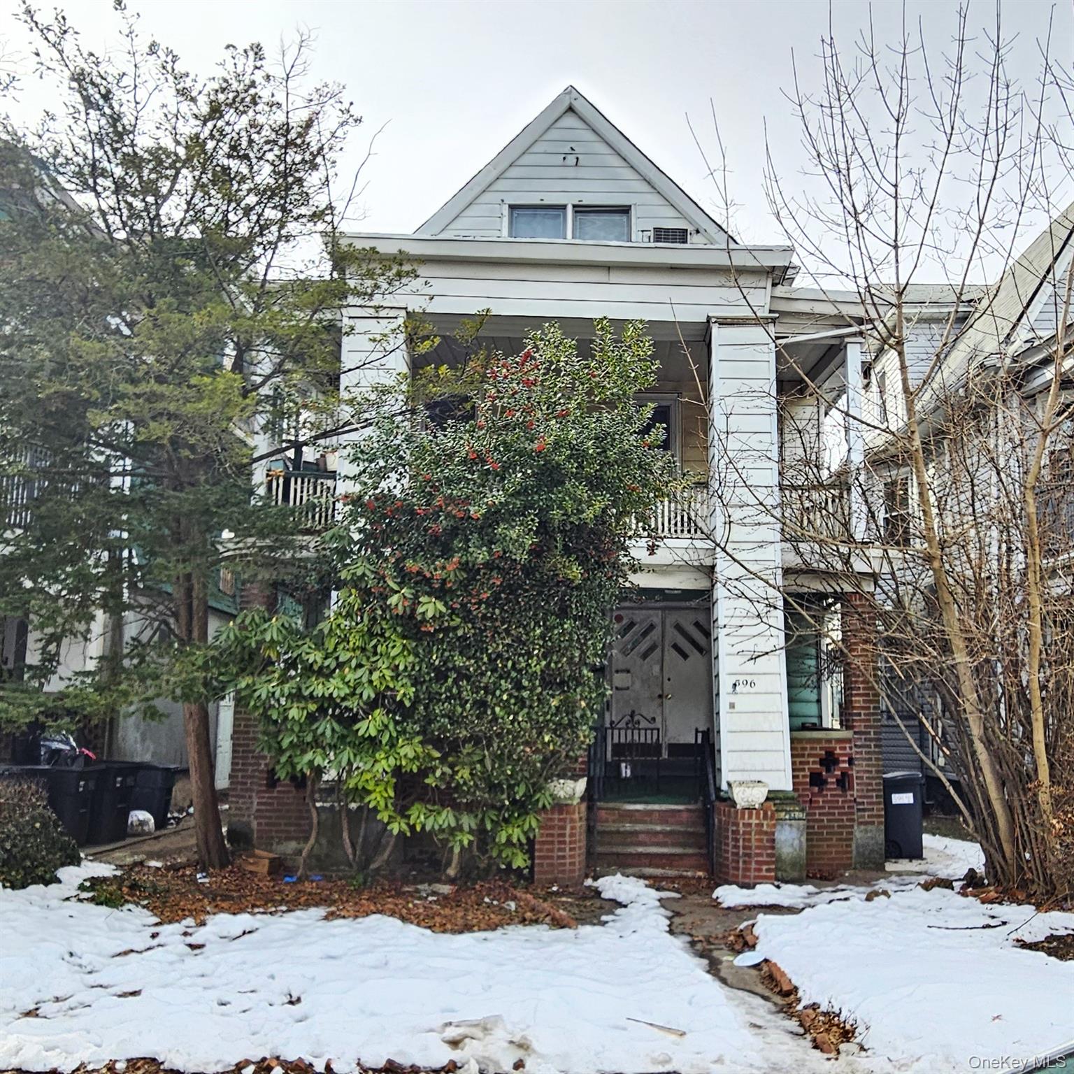 596 E 8th Street, Brooklyn, NY 11218