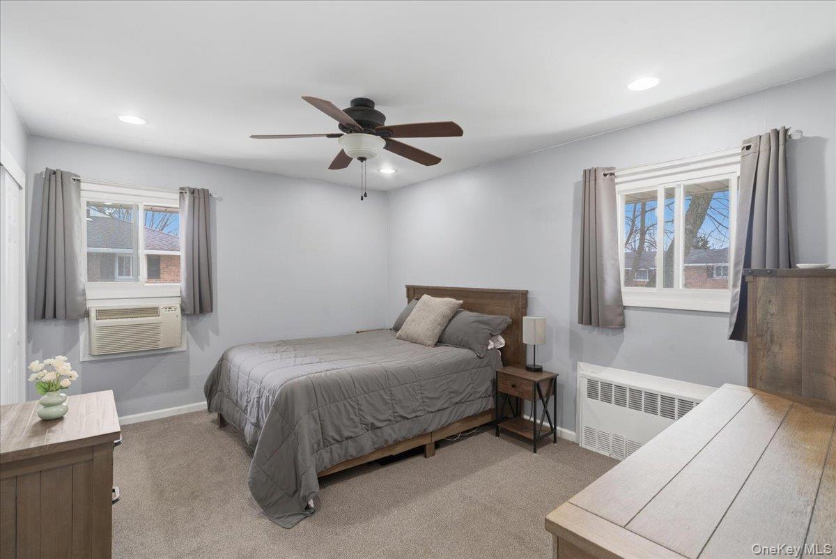 205 Edmunton Drive # h18, North Babylon, NY 11703