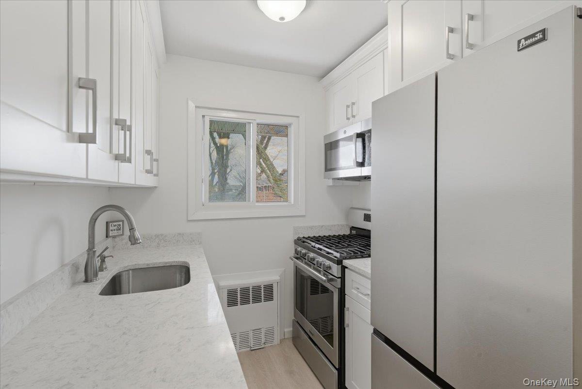 205 Edmunton Drive # h18, North Babylon, NY 11703