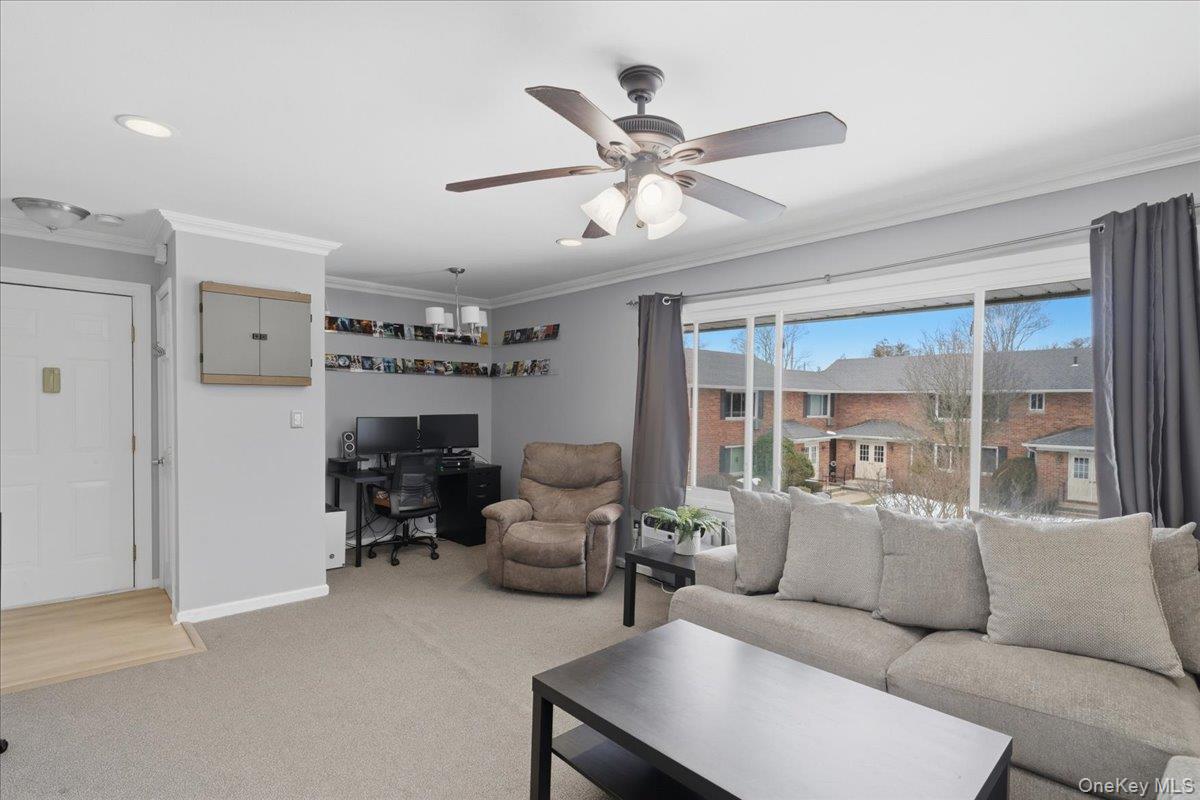 205 Edmunton Drive # h18, North Babylon, NY 11703