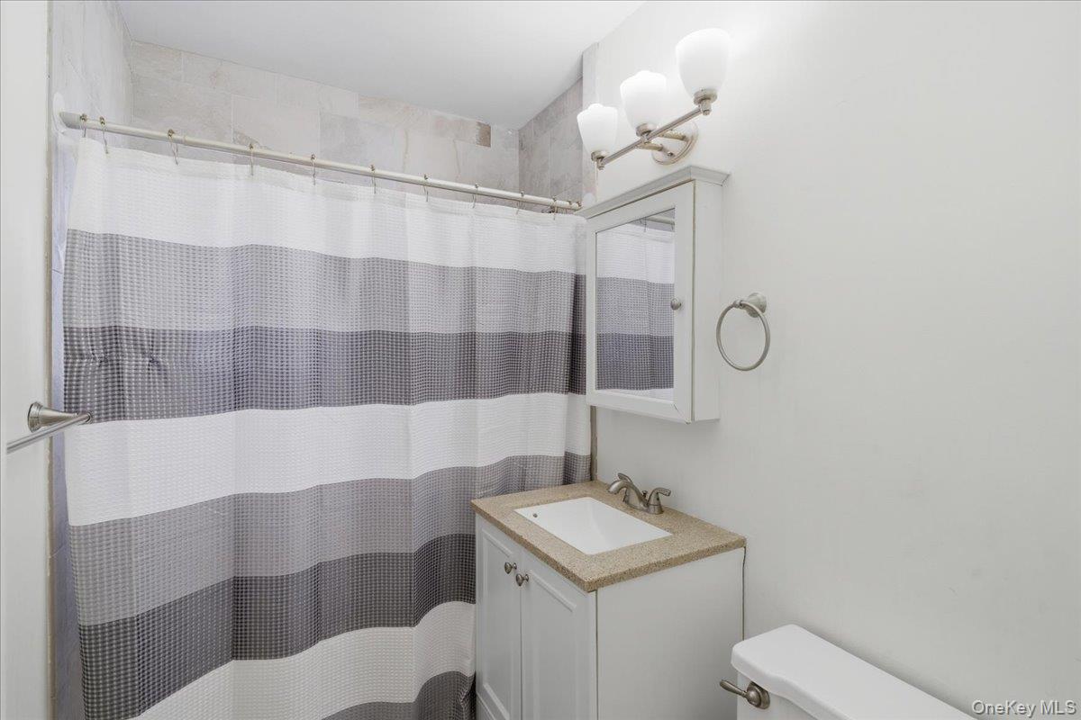 205 Edmunton Drive # h18, North Babylon, NY 11703