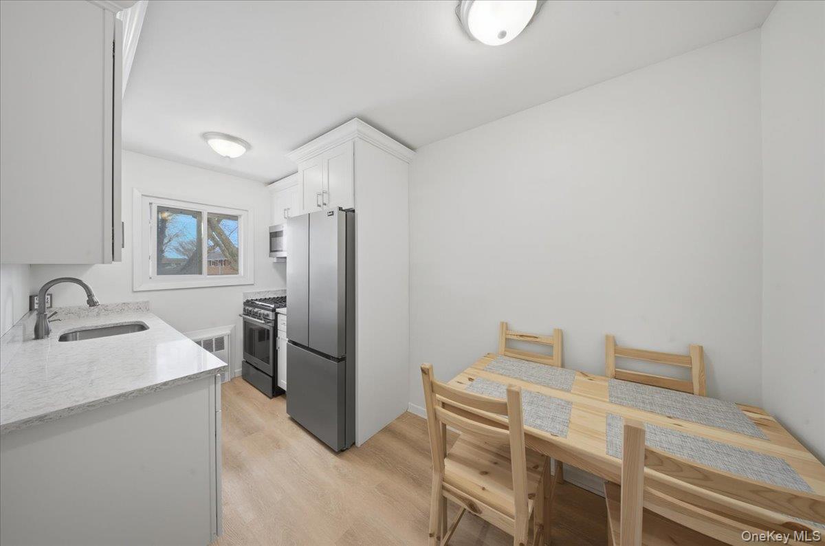 205 Edmunton Drive # h18, North Babylon, NY 11703