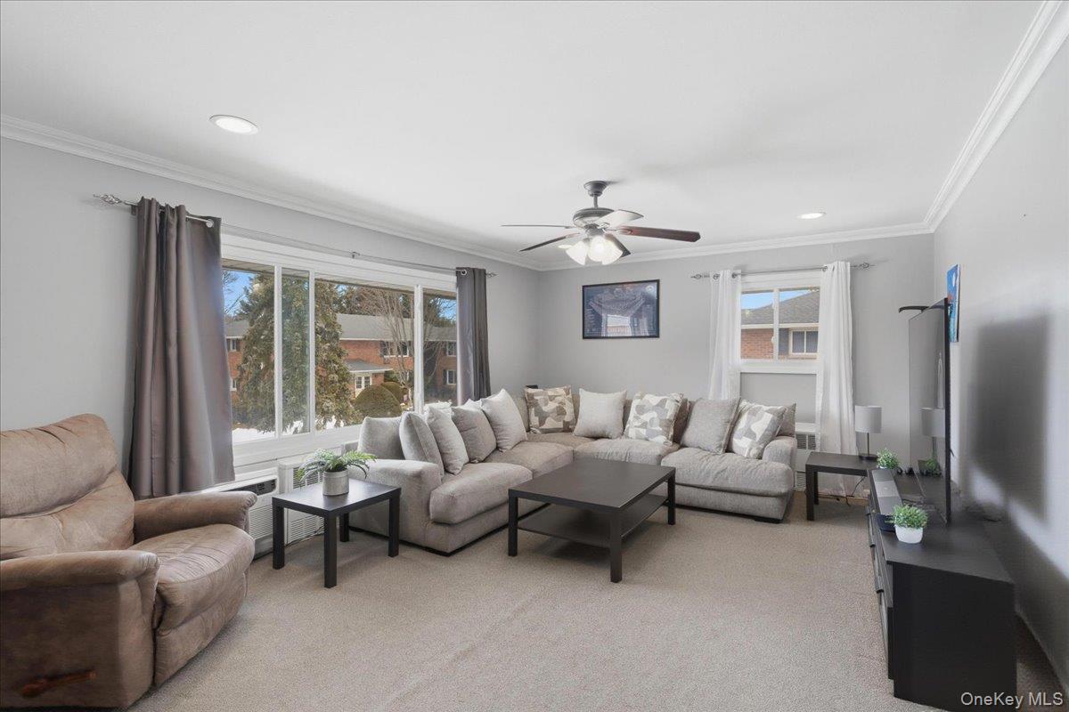 205 Edmunton Drive # h18, North Babylon, NY 11703