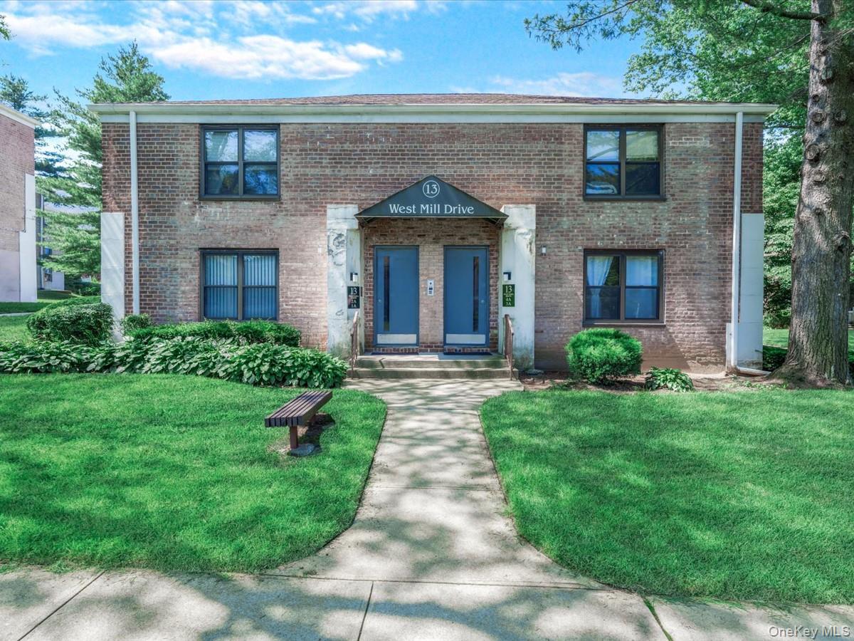 13 W Mill Drive # 3A, Great Neck, NY 11021